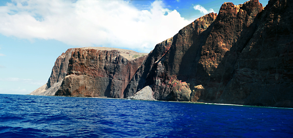 Lanai cliff faces west facing